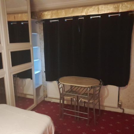 Lovely 1-Bed Studio In London Lejlighed Eksteriør billede